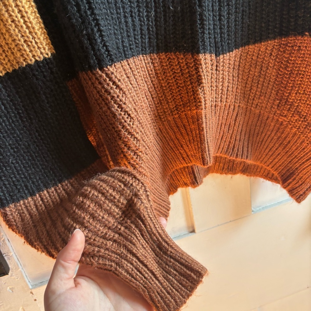 SHEIN Sweater - Picture 2 of 6